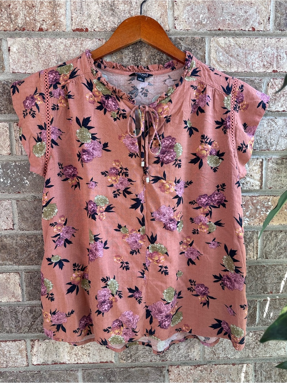 Flowy Buffalo David Bitton Rust Rosey Pink Floral Tie-Neck Short Sleeve Blouse